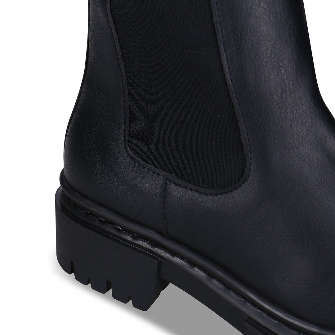 bottines chelsea noires vegan avec grosses semelles crantées