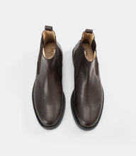 Load image into Gallery viewer, bottines chelsea marron pour homme en cuir vegan