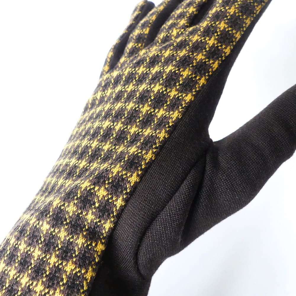 gants motifs carreaux moutarde et marron
