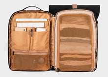 Charger l'image dans la galerie, Grand sac à dos écologique en chanvre khaki pour randonnée ou weekend intérieur