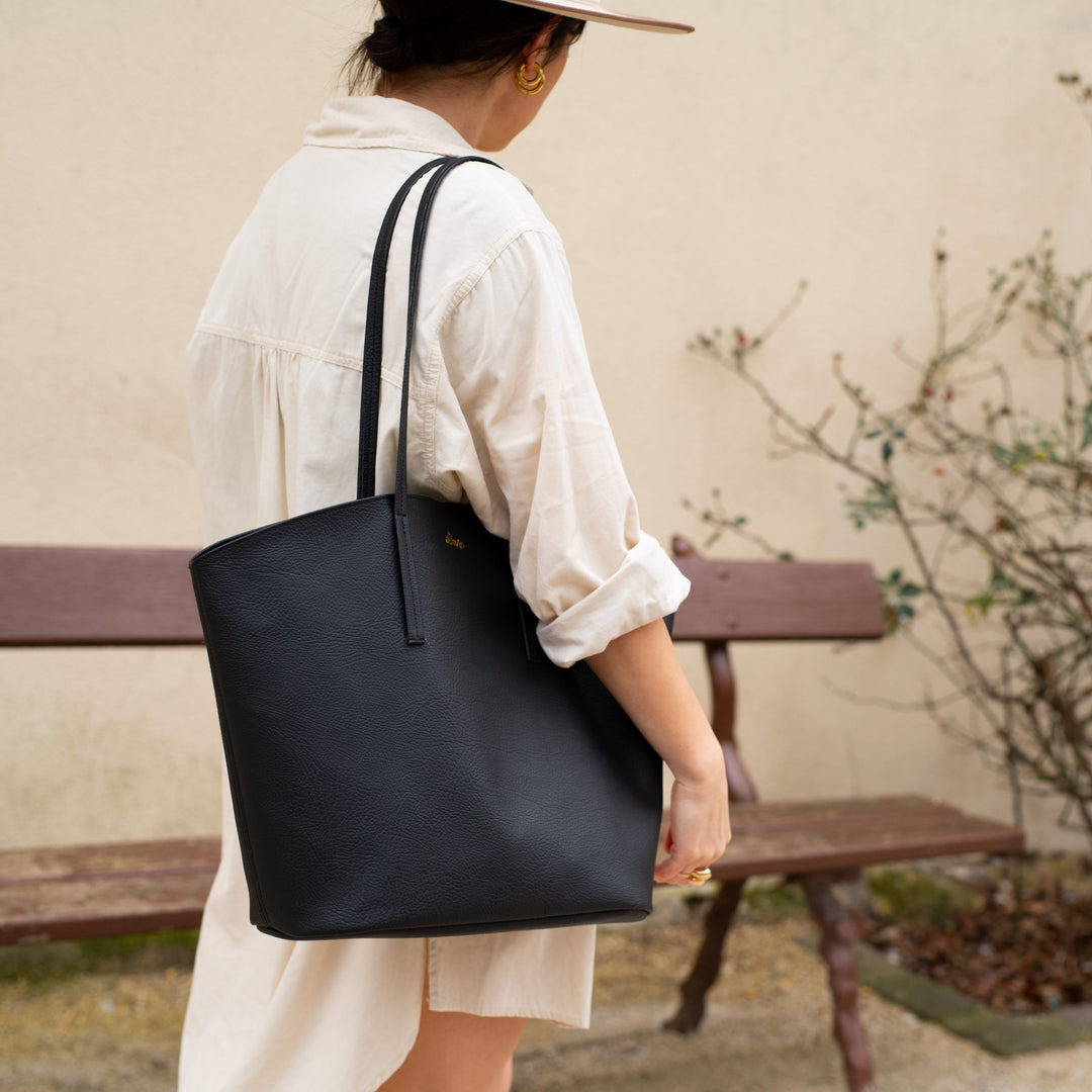 grand sac cabas noir en cuir vegan 