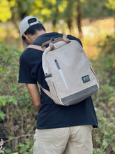 Charger l&#39;image dans la galerie, Small Hemp Backpack in Beige and Green