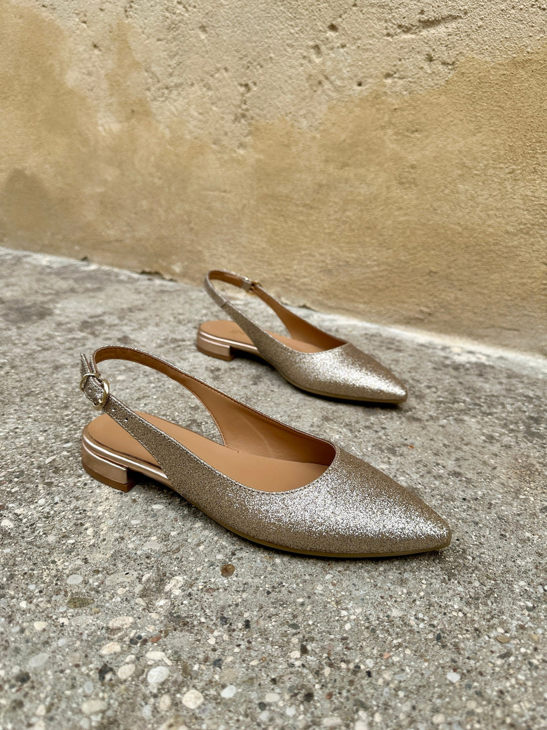 ballerines pointues ouvertes dorée à paillettes