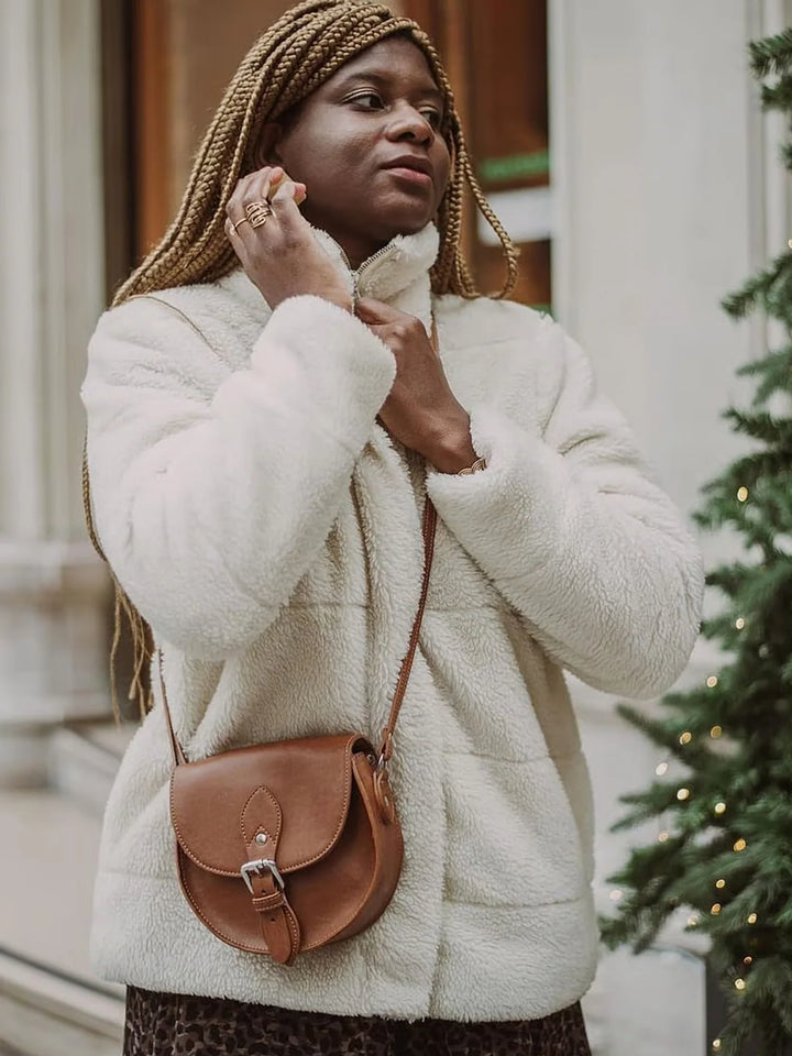 manteau en fausse fourrure blanche effet peluche