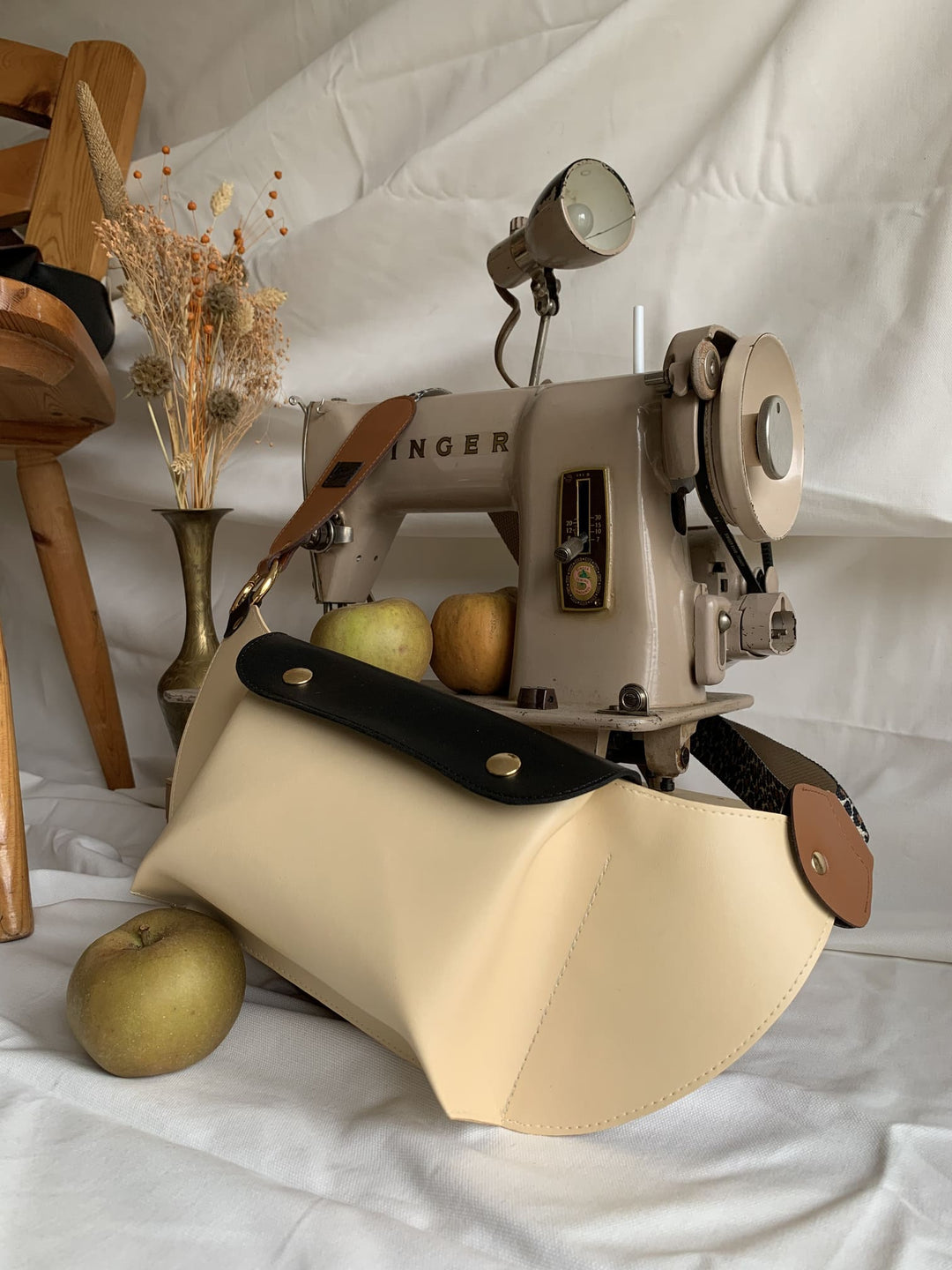 sacoche banane en cuir vegan de pomme