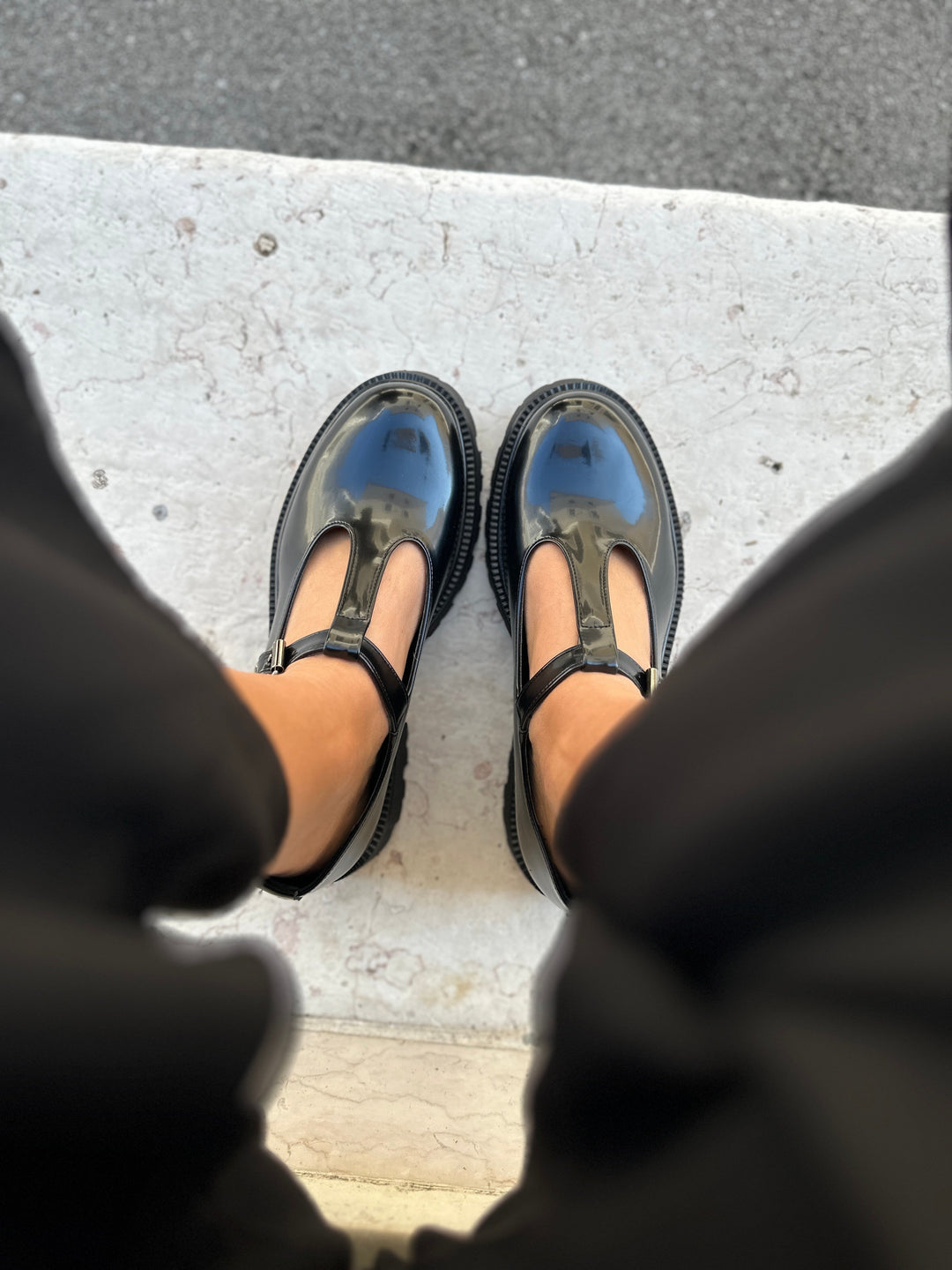 babies noire en cuir vegan vernis