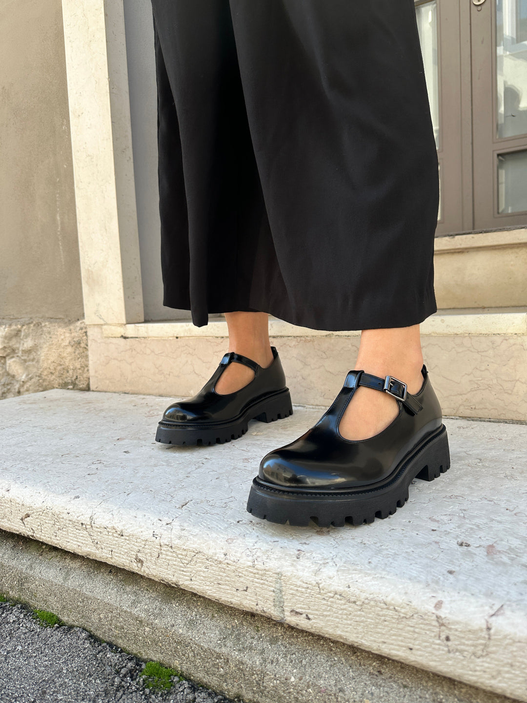 chaussures babies noire vernis vegan