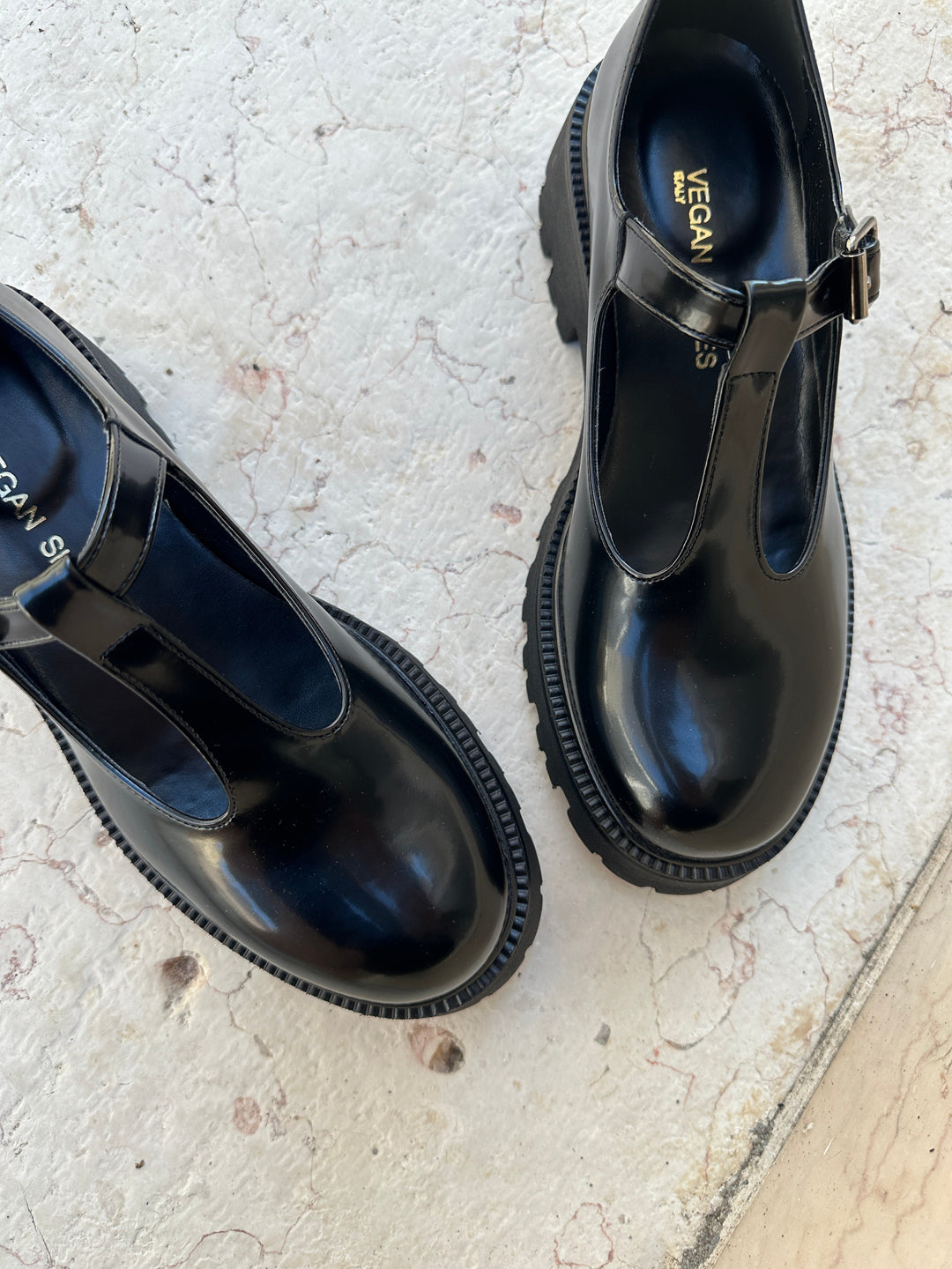 chaussures babies noires vernis vegan