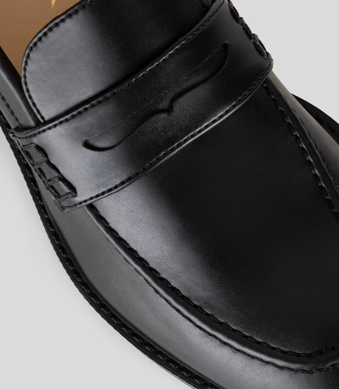 mocasssins classes en cuir vegan noir de haute qualité