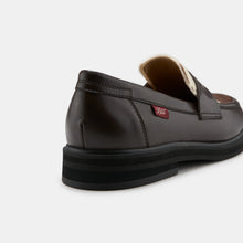 Charger l'image dans la galerie, mocassin vegan en imprimé cow