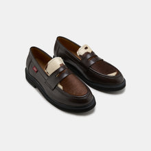 Charger l'image dans la galerie, mocassin marron avec imprimé vache