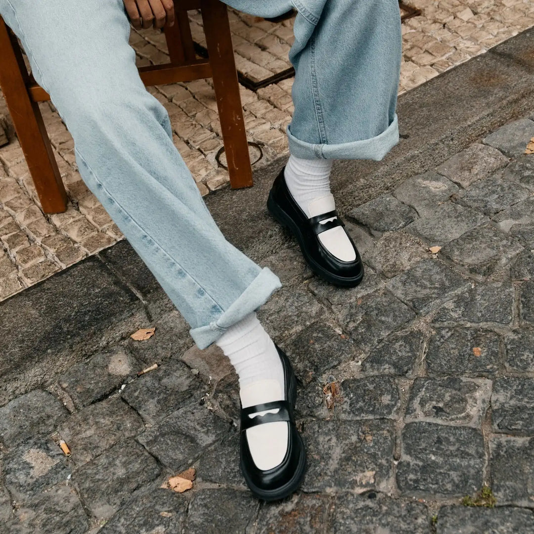 mocasins noir et blanc en cuir vegan