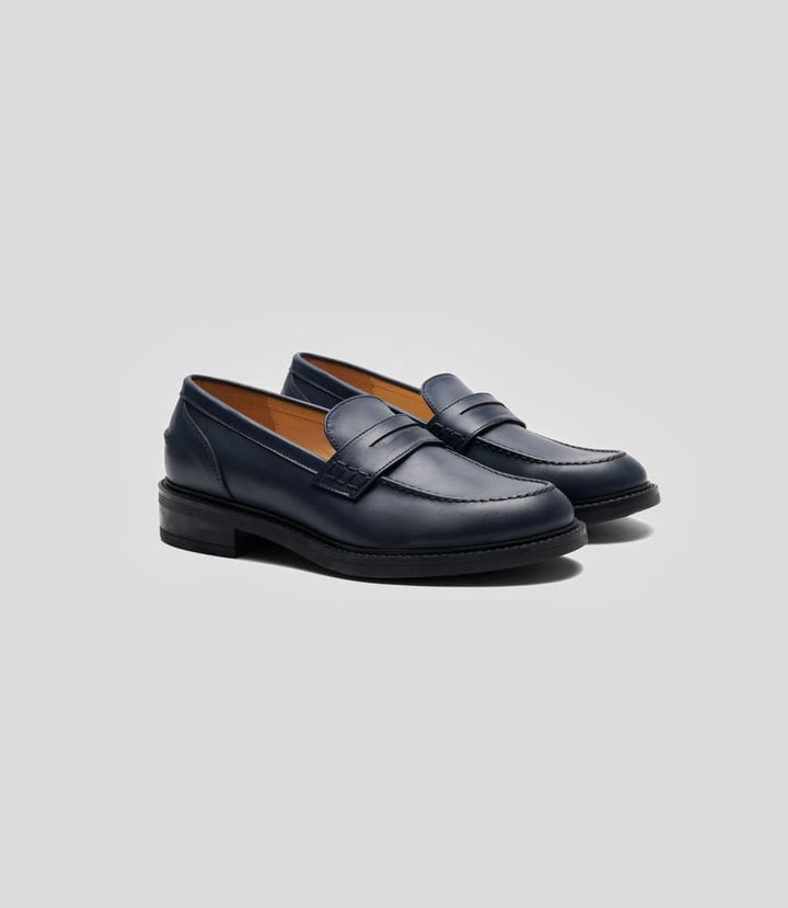 mocassins élégants en cuir vegan bleu marine pour femme