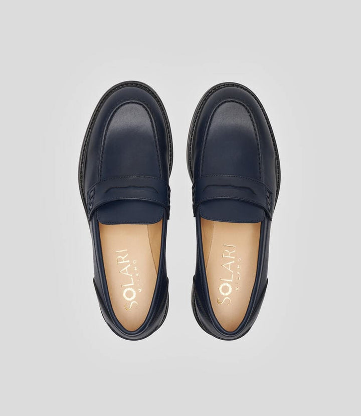 mocassins élégants en cuir vegan bleu marine pour femme