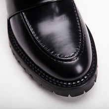 Load image into Gallery viewer, Mocassins noirs Elena  NAE Vegan Shoes