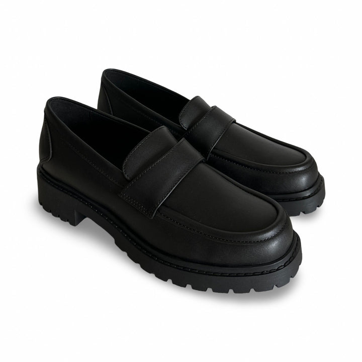 Mocassins noirs en cuir vegan femme semelles chunky