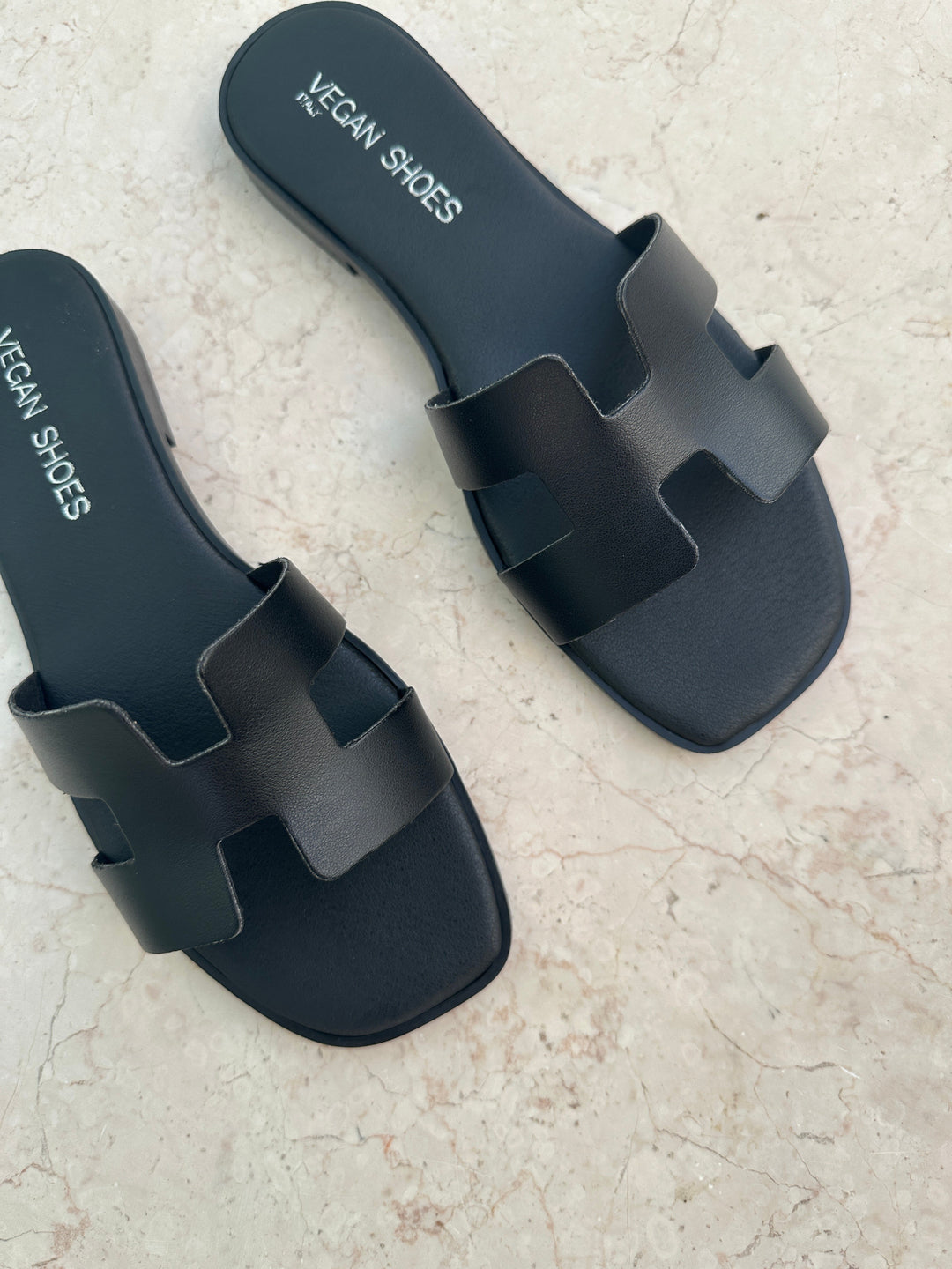 mules en cuir vegan noir