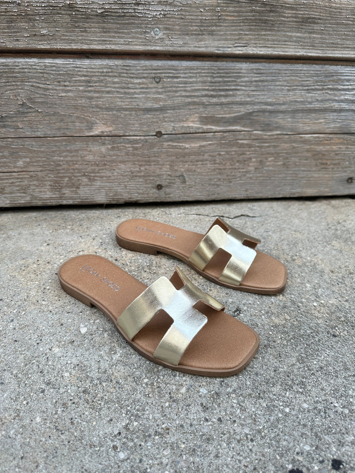 mules couleur or en simili cuir vegan