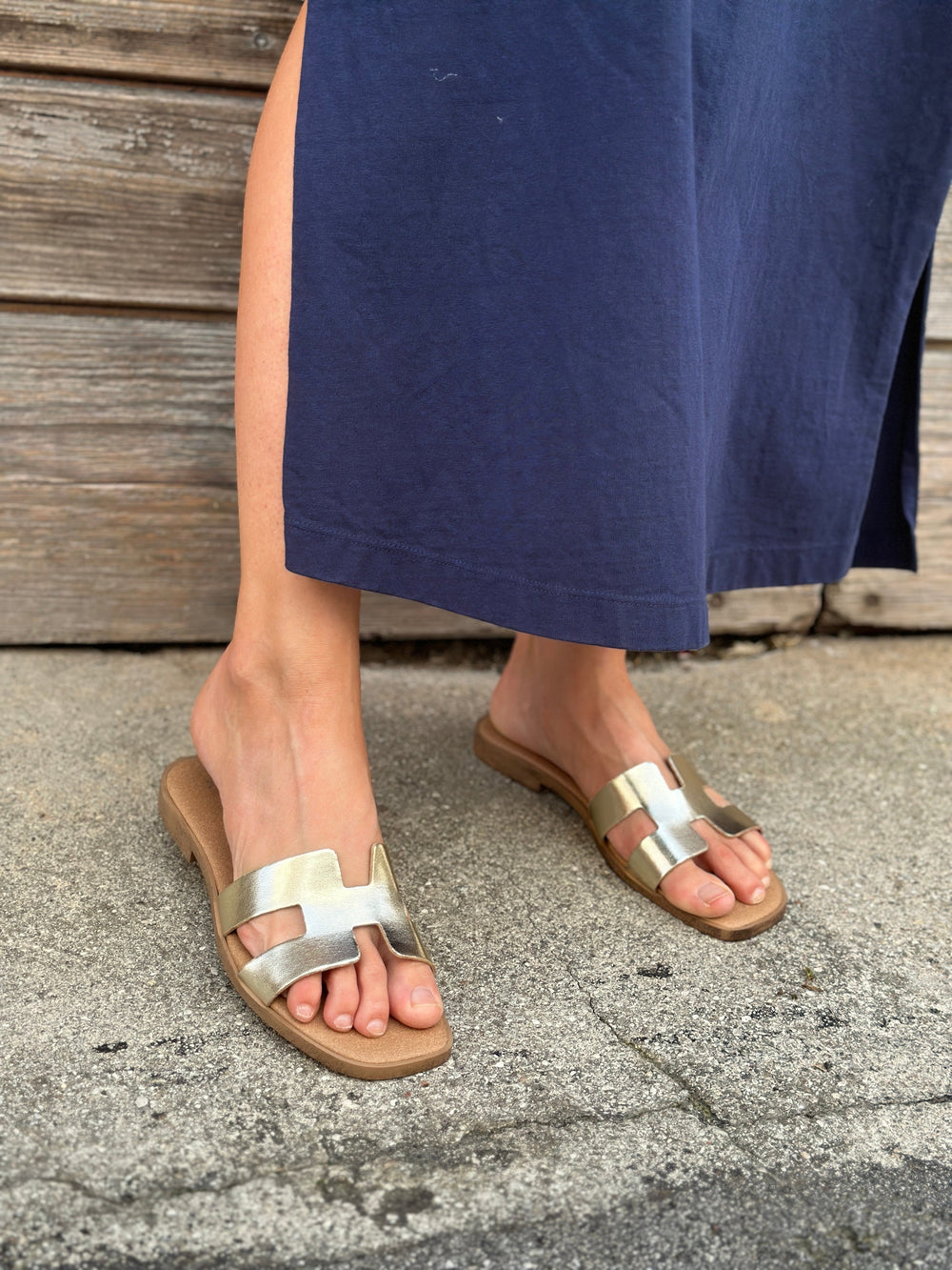 mules couleur or en simili cuir vegan