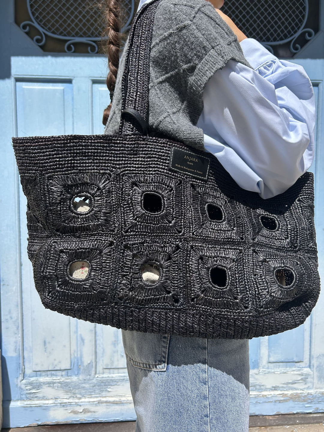 panier en raphia noir ajouré