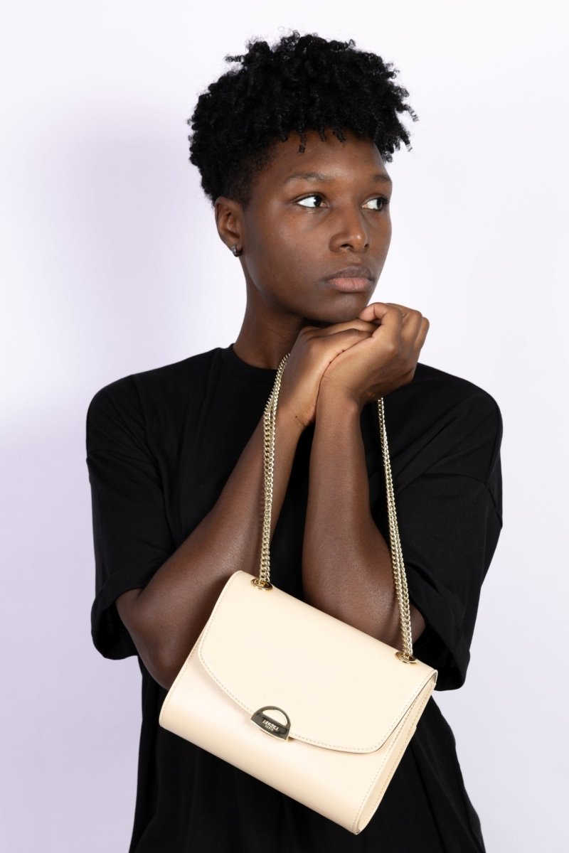 Sac vegan Mini Paname Bambou Sable porté – mode éthique Ashoka Paris