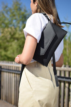 Load image into Gallery viewer, pochette banane vegan noire