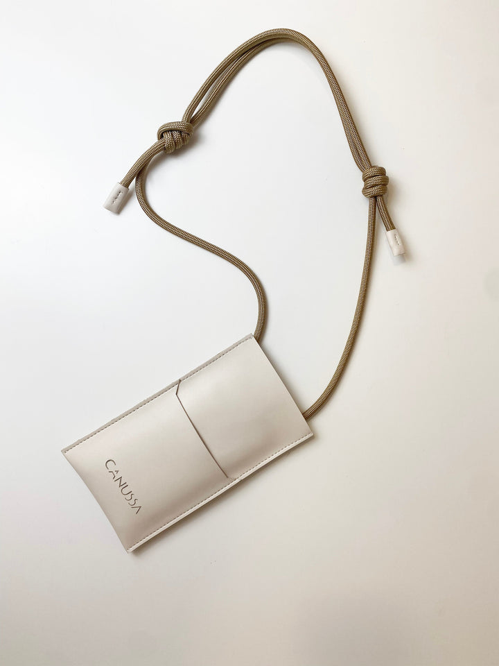 pochette pour smartphone vegan crème