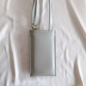 pochette de téléphone en cuir vegan de pomme gris