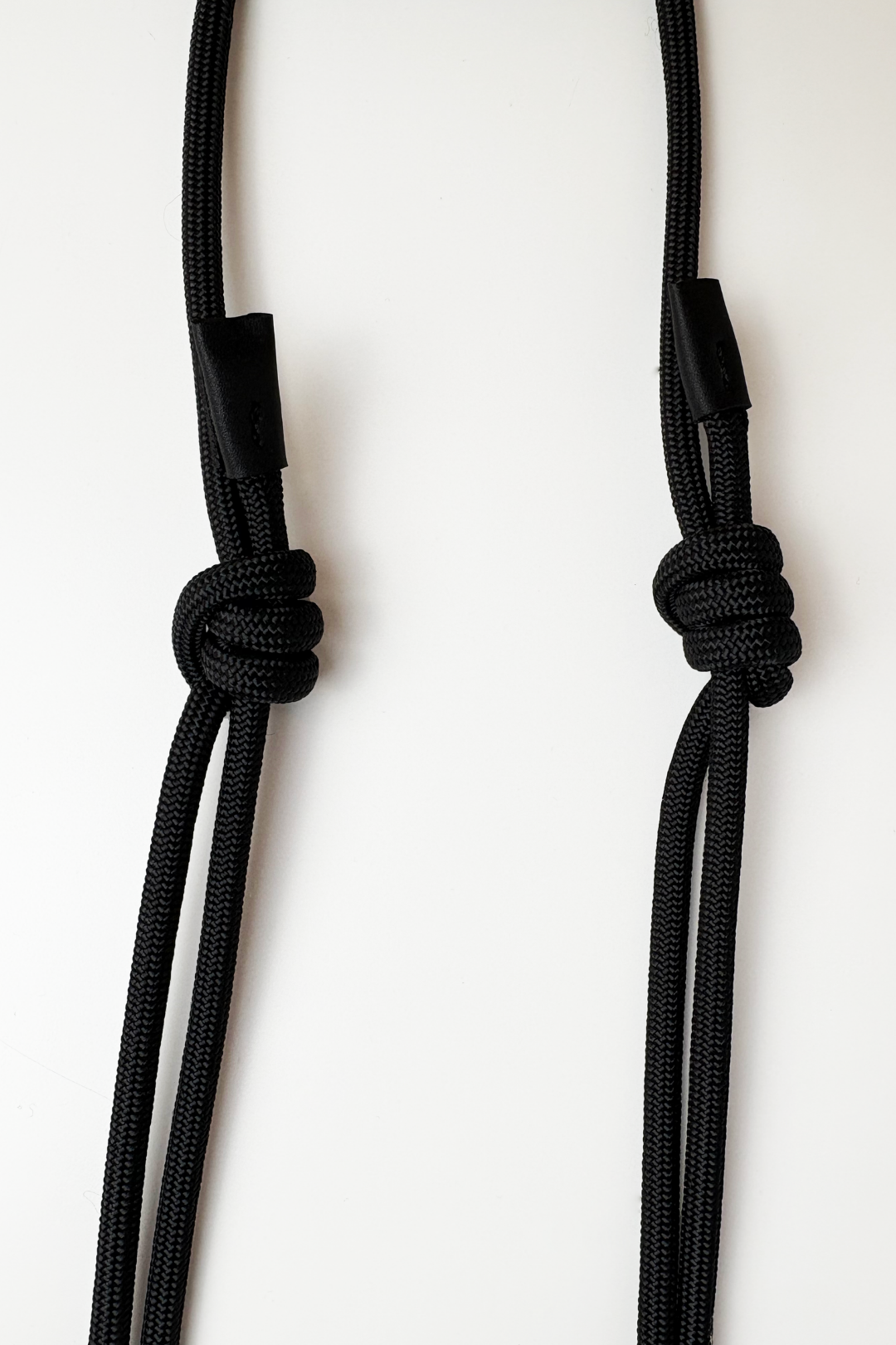 cordon noir pour pochette téléphone vegan