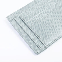 Charger l&#39;image dans la galerie, Ashoka Paris signe le porte-cartes femme Uppeal™, vegan et pratique, un essentiel de la maroquinerie écoresponsable.