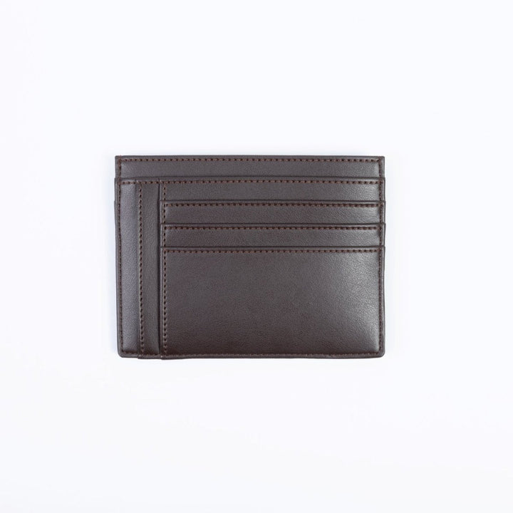 Ashoka Paris propose le porte-cartes femme Uppeal™ marron, pièce intemporelle et cruelty-free.