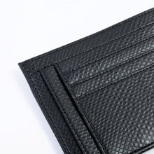 Charger l&#39;image dans la galerie, Porte-cartes femme Uppeal™ - chic parisien, matière innovante biosourcée et respectueuse des animaux.