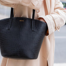Load image into Gallery viewer, Grand sac en cuir vegan noir effet crocodile Alénore