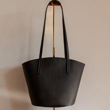 Load image into Gallery viewer, Grand sac en cuir vegan noir Alénore