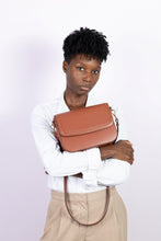 Charger l&#39;image dans la galerie, Sac vegan éthique éco-responsable Brigitte Couture Camel nouvelle édition - Ashoka Paris