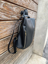 Charger l&#39;image dans la galerie, sac à dos en cuir vegan noir