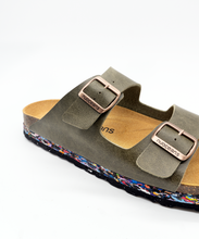 Charger l'image dans la galerie, sandales mules styles Birkenstock khaki en cuir vegan eco responsable
