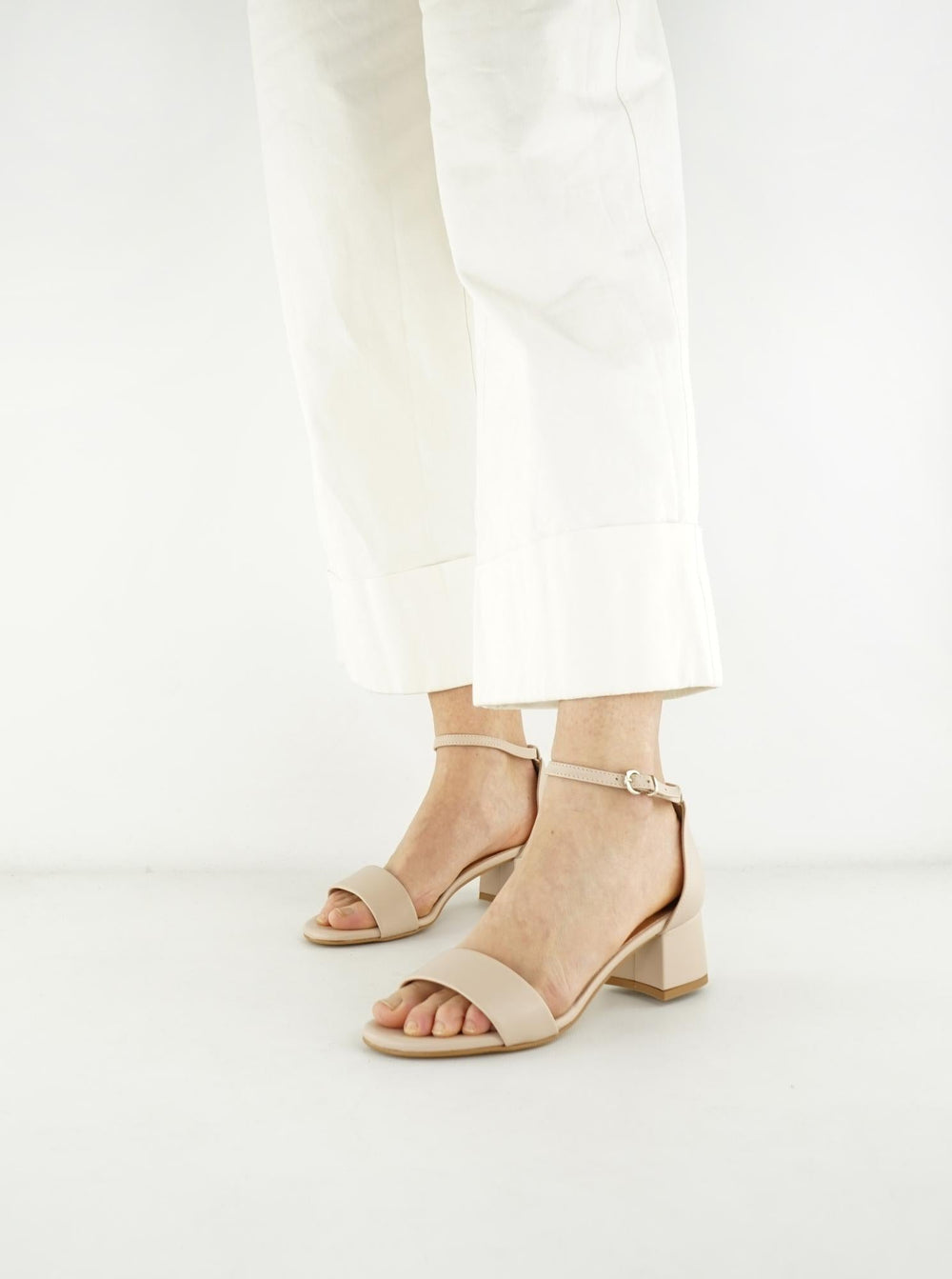 Sandales élégantes à talons en cuir vegan rose poudré
