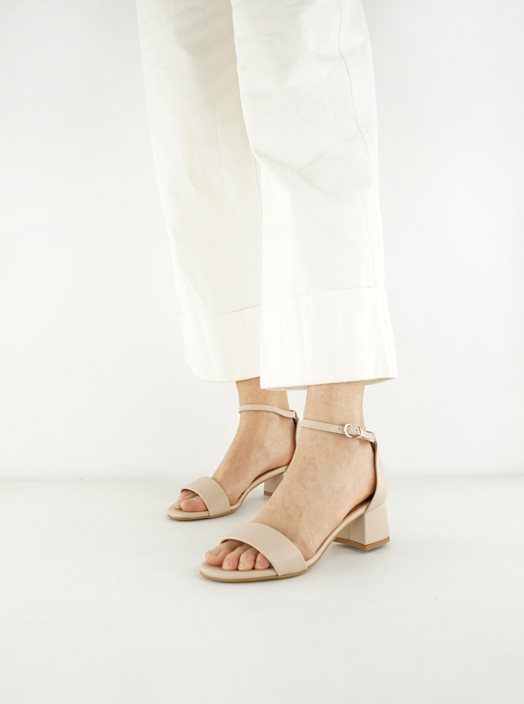 Sandales élégantes à talons en cuir vegan rose poudré