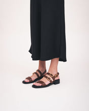 Charger l'image dans la galerie, Sandali donna marroni vegani – scarpe estive comode ed eleganti