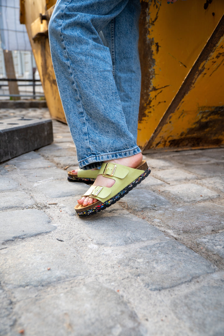sandales en cuir vegan verte