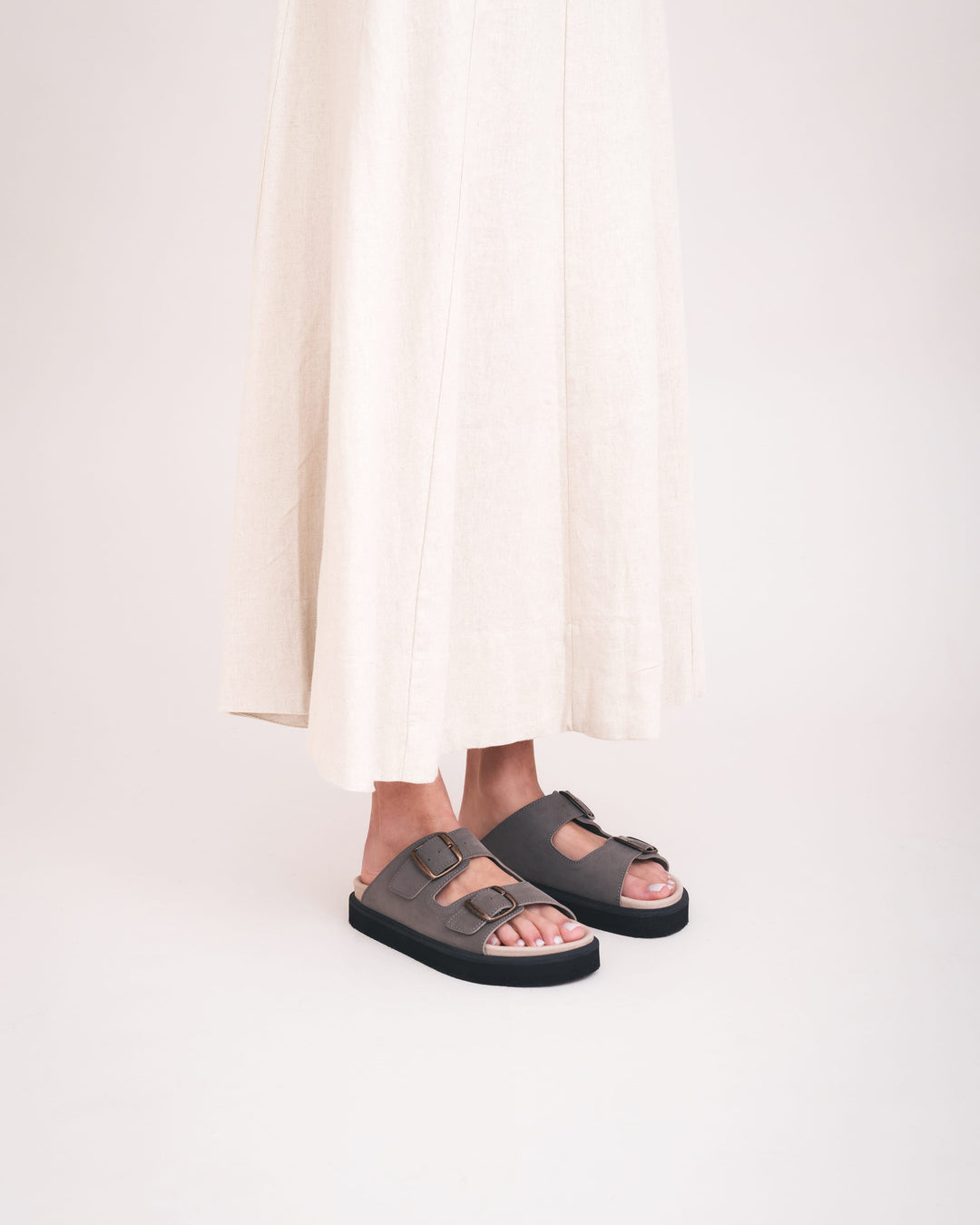Vegane Unisex Sandalen zwei Riemen dicke Sohle urbaner Komfort