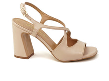 Load image into Gallery viewer, Sandales à talons haut en cuir vegan nude