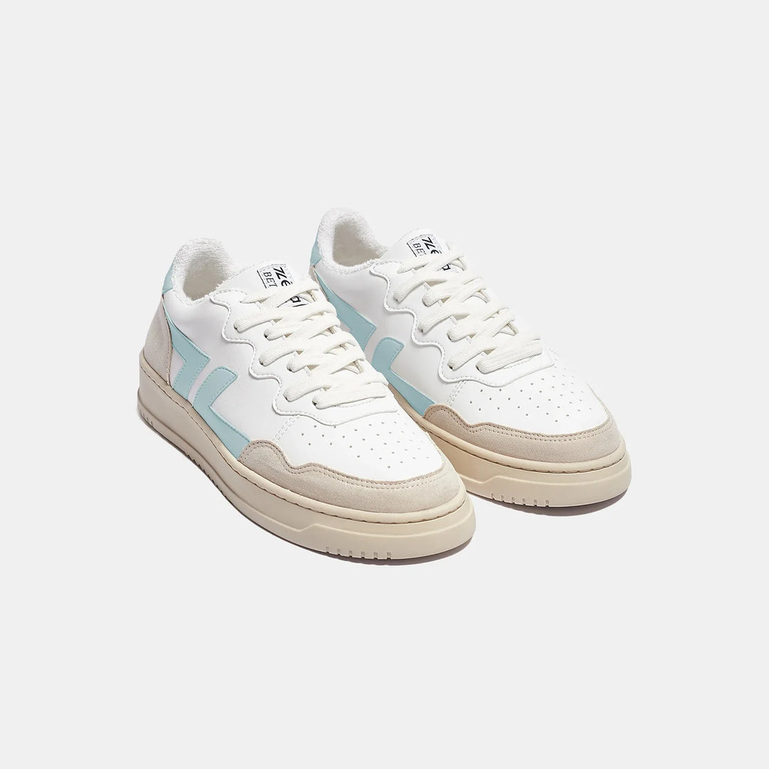 baskets en cuir vegan blanches et bleu ciel