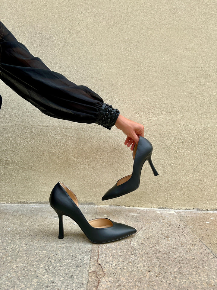 Stilettos en cuir vegan noir, bout pointu et talons aiguilles
