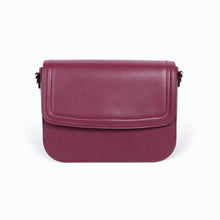 Load image into Gallery viewer, Sac à main vegan bordeaux Brigitte Couture, design chic et intemporel