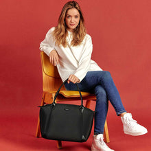 Charger l&#39;image dans la galerie, Sac vegan pour femme Apple Skin et Nylon recyclé noir Journey Kromatik, sans cuir, éthique, écoresponsable, écologique, recyclé et sans cruauté