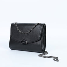 Load image into Gallery viewer, Sac bandoulière vegan noir effet lézard avec chaîne en laiton, Mini Paname Ashoka Paris