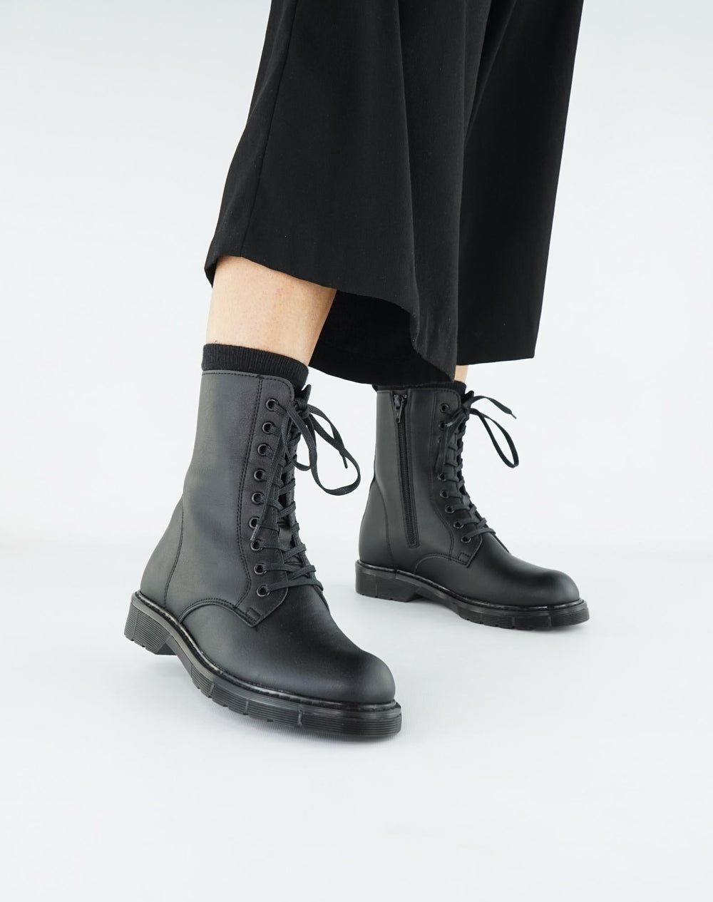 bottines noire à lacet en cuir vegan