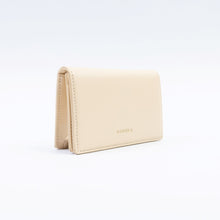 Charger l&#39;image dans la galerie, Porte-monnaie femme en Apple Skin, matériaux végétaux écoresponsables, style chic et durable signé Ashoka Paris.